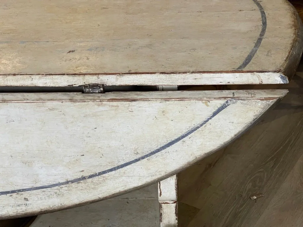 18th Century Painted Italian Baroque Oval Dropleaf Dining Table