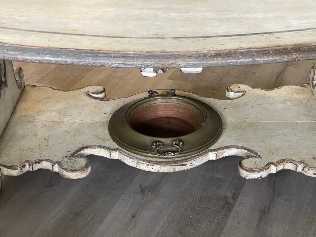 18th Century Painted Italian Baroque Oval Dropleaf Dining Table