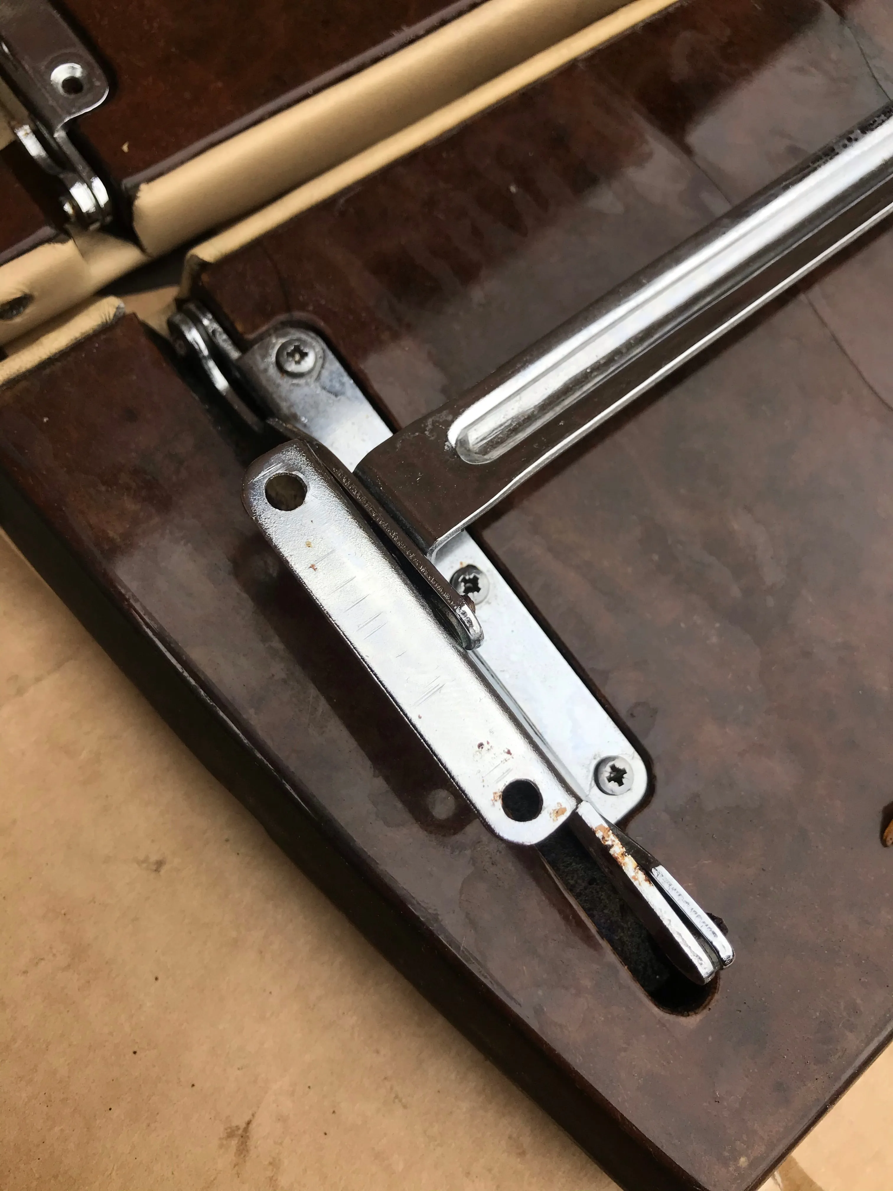 Daimler Jaguar XJ40 walnut veneer rear Picnic tables trays