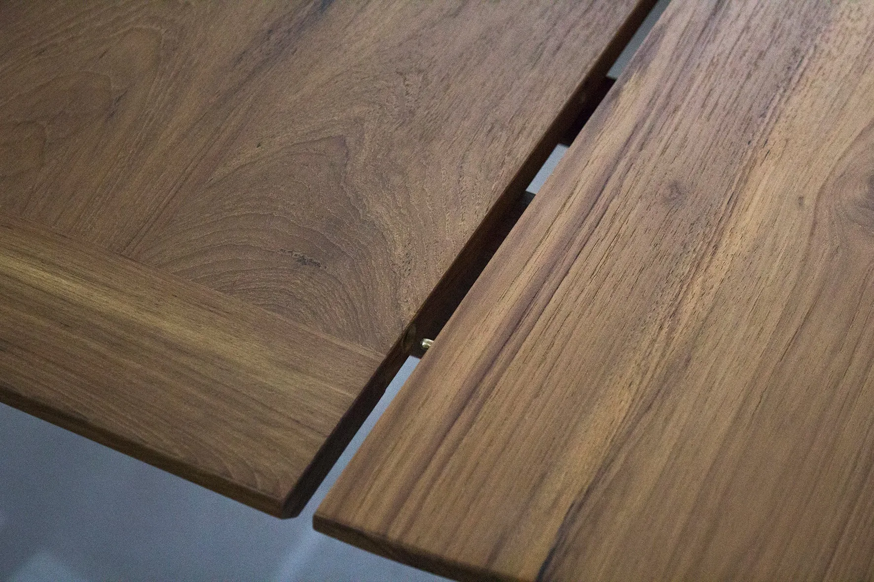 Extendable Round Table