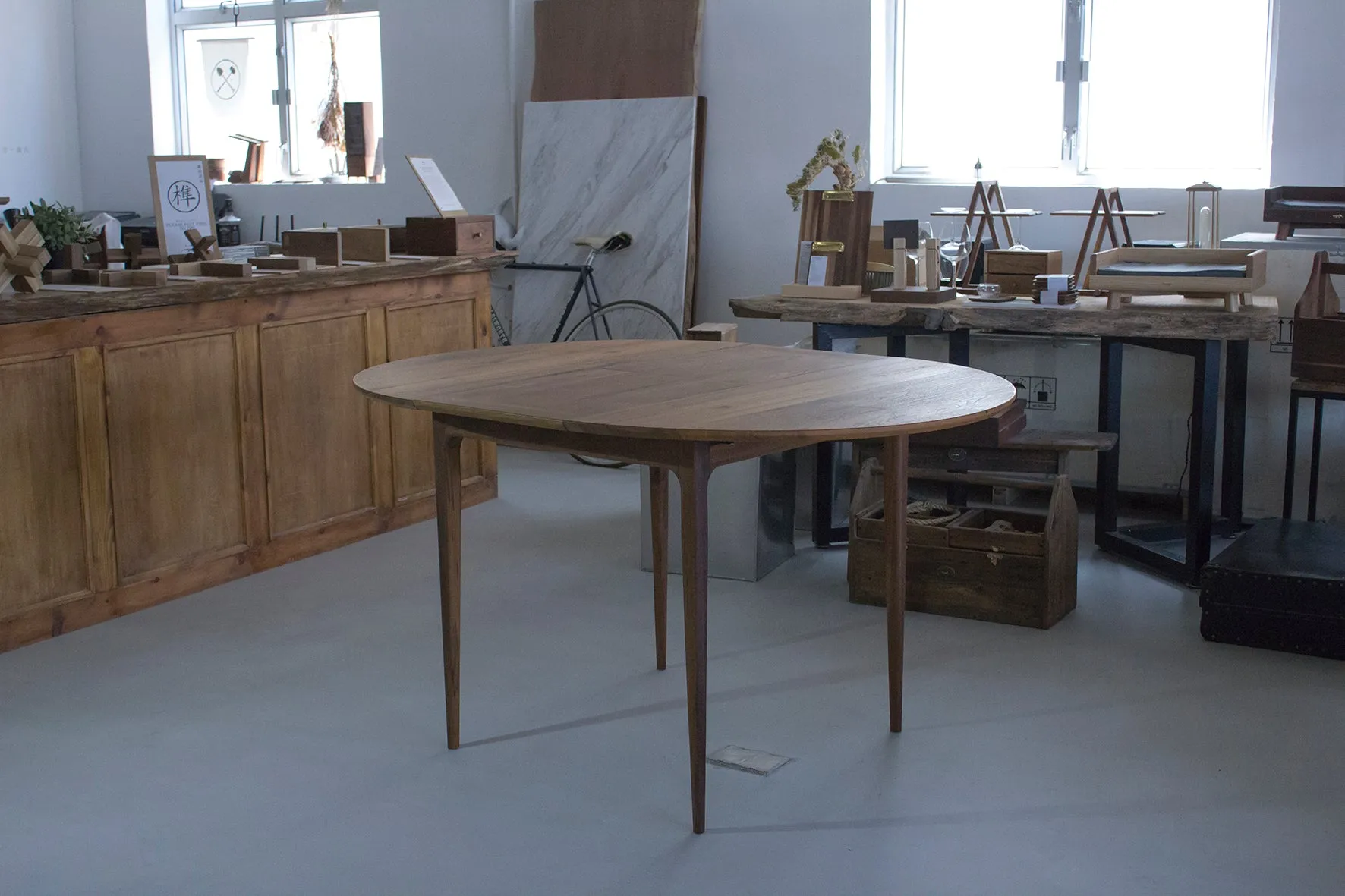 Extendable Round Table