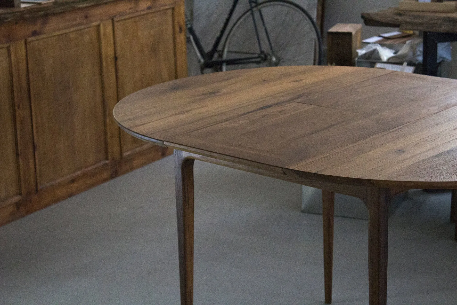 Extendable Round Table