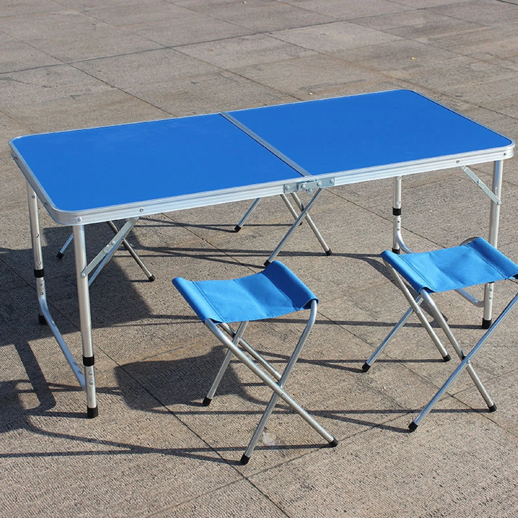 Folding table