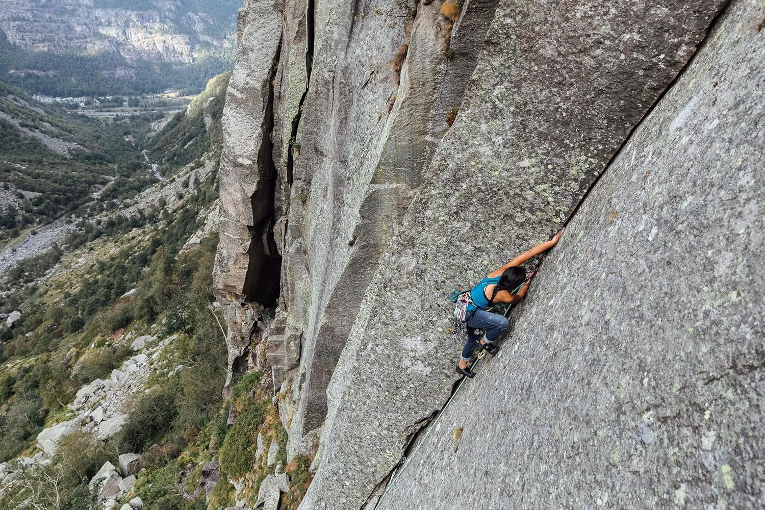 Friends Rock Climbing Cams - Lightweight, Active Protection for Trad & Alpine Climbing