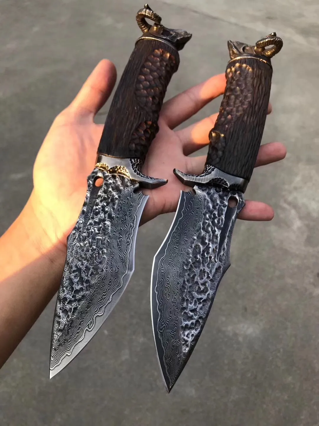 Goat Skull Handmade Damascus Steel Outdoor Knife