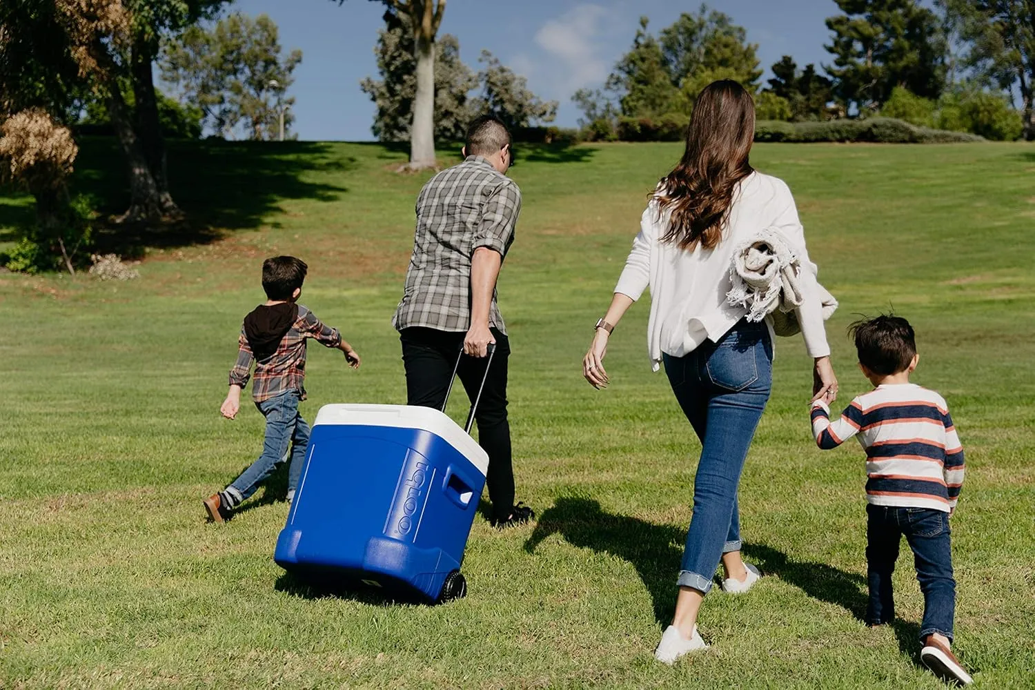 IGLOO Ice Cube Wheeled Roller Cooler