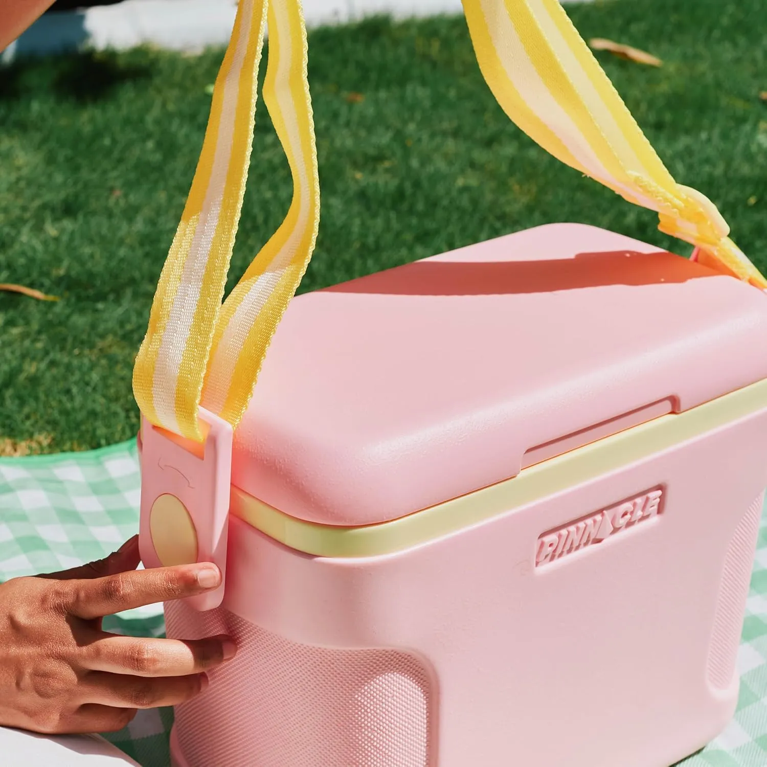 Pinnacle 8.5Qt Mini Cooler – 14 x 7.6 x 10.6In Ice Box with Smart Divider, Locking Lid, Adjustable Shoulder Strap – Insulated Picnic Basket Beach Cooler Bag – 36- Hour Ice Retention – Stylish Colors
