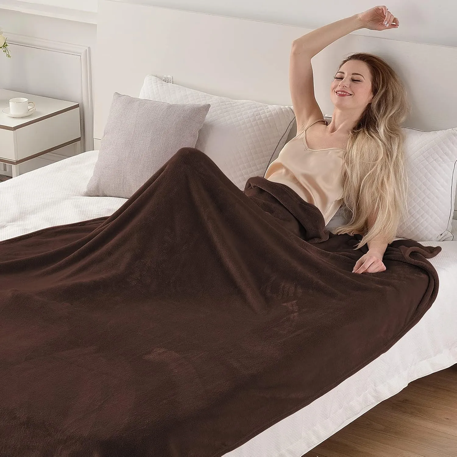 SOCHOW Flannel Fleece Blanket Queen Size, All Season Lightweight Super Soft Cozy Blanket for Bed or Couch, Brown 90inch X90''