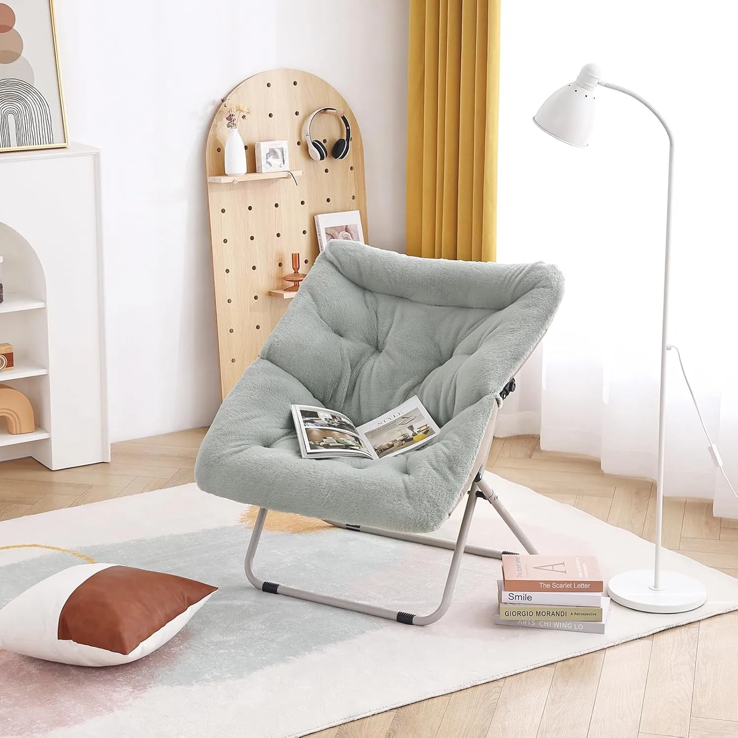 Tiita Comfy Folded Chair, Soft Faux Fur Oversized Folding Accent Chair, Lounge Lazy Chair for Kids Teens Adults, Metal Frame Moon Chair for Bedroom, Living Room, Dorm Rooms