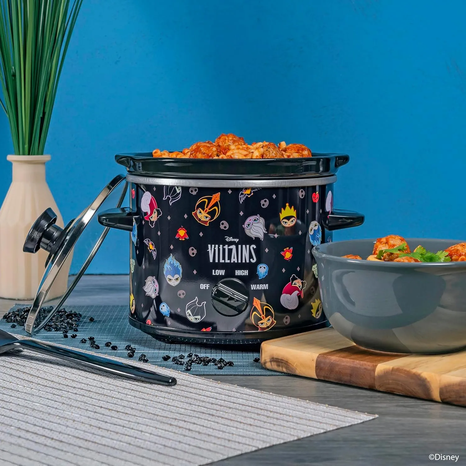 Uncanny Brands Disney Villains 2qt Slow Cooker - Small Kitchen Appliance