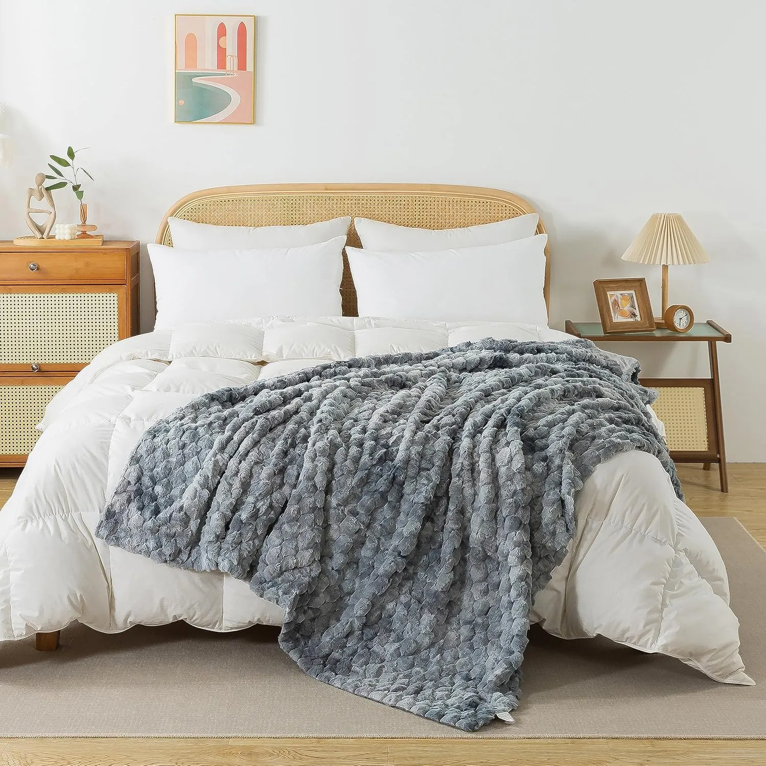 Wajade Faux Fur Throw Blanket for Couch, Soft Mermaid Scales Pattern Jacquard Fuzzy Plush Blanket for All Seasons Lightweight Cozy Decorative Fleece Blanket for Bed Sofa, 50 x 60 inches, Grey
