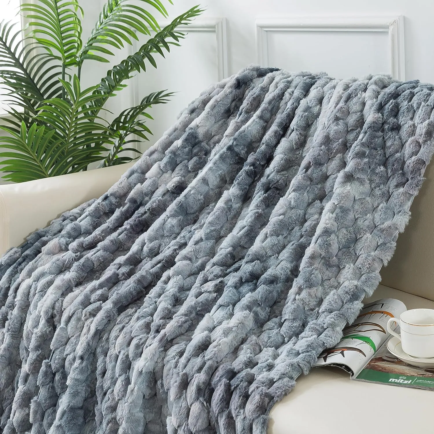 Wajade Faux Fur Throw Blanket for Couch, Soft Mermaid Scales Pattern Jacquard Fuzzy Plush Blanket for All Seasons Lightweight Cozy Decorative Fleece Blanket for Bed Sofa, 50 x 60 inches, Grey