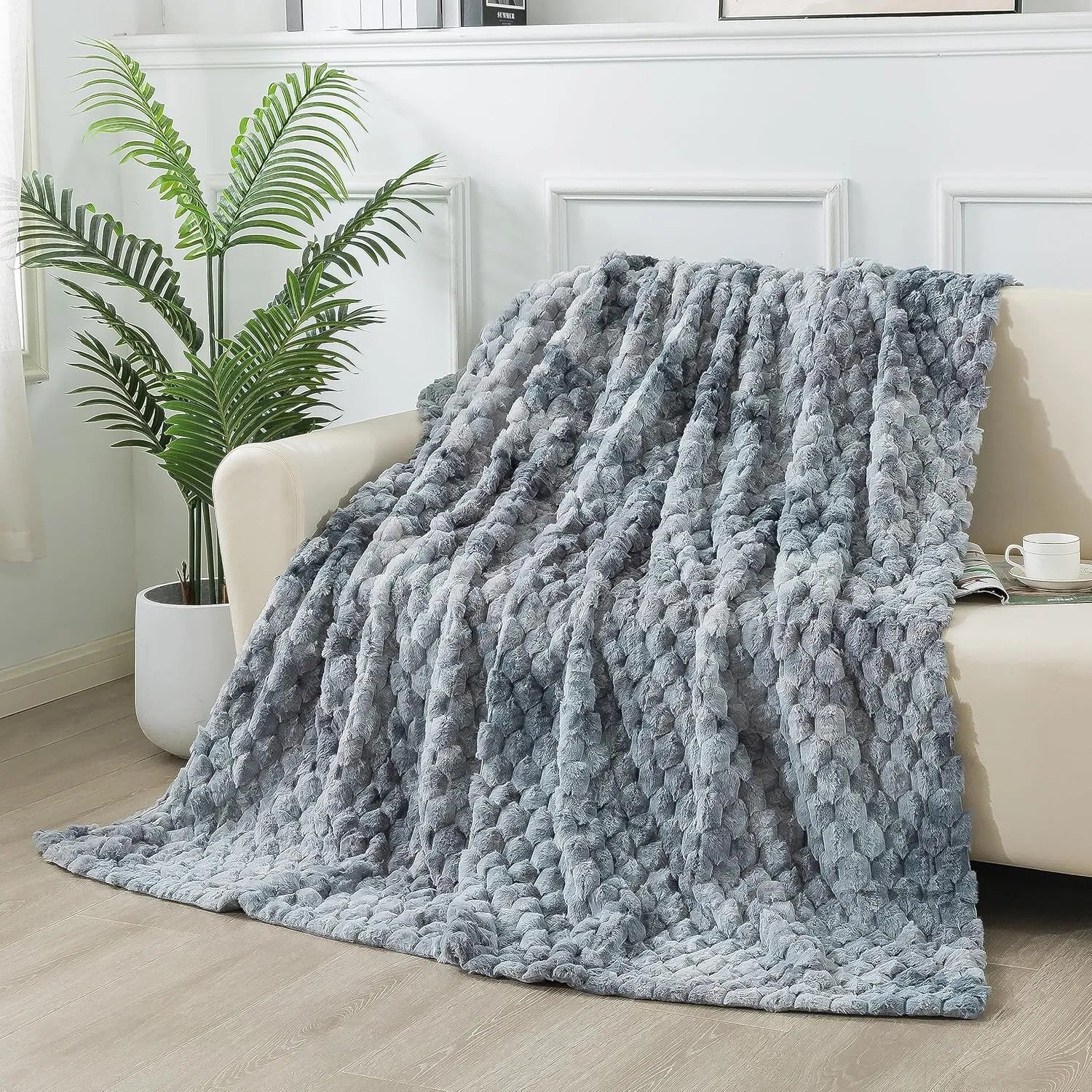 Wajade Faux Fur Throw Blanket for Couch, Soft Mermaid Scales Pattern Jacquard Fuzzy Plush Blanket for All Seasons Lightweight Cozy Decorative Fleece Blanket for Bed Sofa, 50 x 60 inches, Grey
