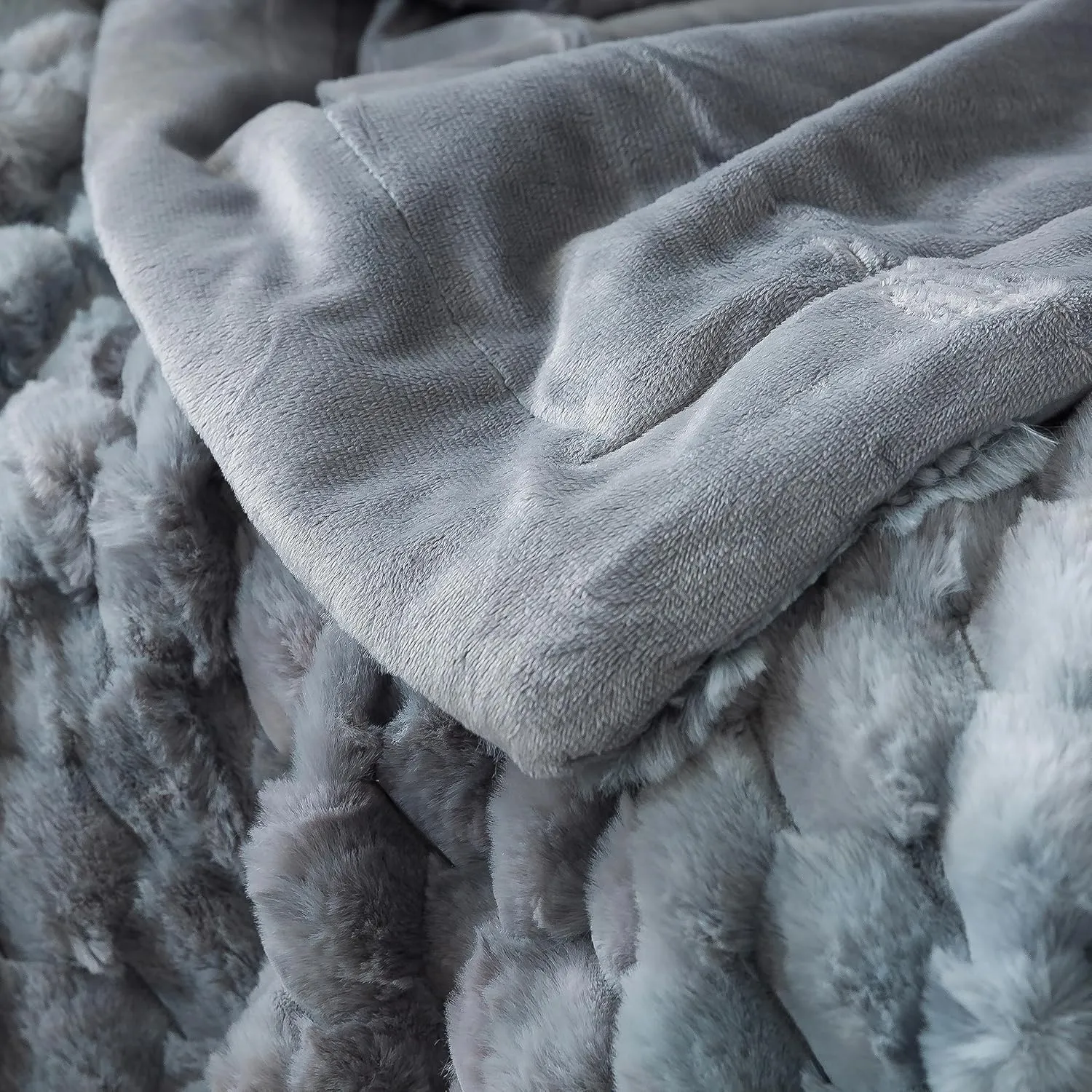 Wajade Faux Fur Throw Blanket for Couch, Soft Mermaid Scales Pattern Jacquard Fuzzy Plush Blanket for All Seasons Lightweight Cozy Decorative Fleece Blanket for Bed Sofa, 50 x 60 inches, Grey